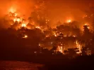 Πύρινος εφιάλτης δίχως τέλος σε Ρόδο και Κέρκυρα
