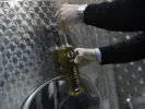 Παραγωγή ελαιολάδου (φωτογραφία αρχείου/ Associated Press)