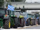 Ανικανοποίητοι οι αγρότες από τα «παζάρια» του Μαξίμου: «Ζεσταίνουν» τις μηχανές για… Αθήνα!