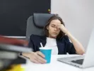 «Πρεμιέρα» σήμερα για εξαήμερη εργασία, ψηφιακή κάρτα και απλήρωτο εννιάωρο