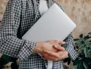 Θέσεις εργασίας και προσλήψεις