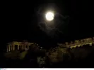 «Ροζ φεγγάρι»: Μαγευτικές εικόνες από την πανσέληνο του Απριλίου