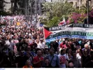 Γενοκτονία στην Παλαιστίνη: Τεράστια πορεία προς την ισραηλινή πρεσβεία - Χιλιάδες διαδηλωτές (εικόνες)