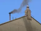 Βατικανό - Εκλογή νέου πάπα: Μαύρος καπνός για δεύτερη φορά
