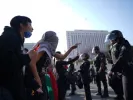 Απαγόρευση κυκλοφορίας στο Λος Άντζελες: Νόμο περί εξέγερσης απειλεί να ενεργοποιήσει ο Τραμπ