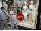 Καταστήματα ανοιχτά την Κυριακή λόγω εκπτώσεων – Το ωράριο λειτουργίας