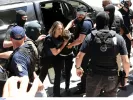 Μουρτζούκου: Στα δικαστήρια Πατρών - Οργή και αποδοκιμασίες από το πλήθος