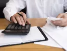 Φορολογία: Τι προβλέπεται για δαπάνες νοσηλείας, ναυτικούς και λαχειοπώλες