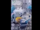 Σεισμός 8,8 Ρίχτερ στη Ρωσία: Συγκλονίζει βίντεο γιατρών που προστατεύουν ασθενή εν ώρα χειρουργείου