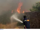 Πύρινα μέτωπα σε Κεφαλονιά, Ζάκυνθο και Βόνιτσα: Εκκενώνονται περιοχές