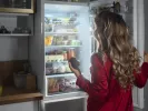 Αυτά είναι τα τρόφιμα γίνονται «βόμβες» μικροβίων στο ψυγείο