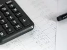 Προϋπολογισμός 2026: Πόσο αυξάνονται μισθοί και επιδόματα