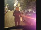 Λεωφορείο «εγκλωβίστηκε» από οδηγό που πήγε για σουβλάκια - «Δεν μου έφερες ένα»