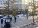 Δίκη Άλκη Καμπανού: Αναβολή σχεδόν ενός χρόνου - Επεισόδια έξω από το δικαστήριο