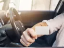 Δίπλωμα οδήγησης: Ποιοι οφείλουν να το ανανεώσουν άμεσα