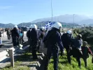 Γέφυρα Ρίου – Αντιρρίου: Χημικά κατά αγροτών - Κλούβα των ΜΑΤ μπλόκαρε και ασθενοφόρα