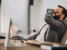 Ιστορίες εργασιακής τρέλας: Όταν η εξάντληση στη δουλειά βαφτίζεται «έλλειψη επαγγελματισμού»