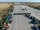 Μπλόκα αγροτών: Πού είναι κλειστοί οι δρόμοι - Χιλιάδες τρακτέρ στις Εθνικές