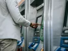 ΟΠΕΚΑ: Μηνιαίο επίδομα έως 750 ευρώ σε γονείς - Δείτε εάν το δικαιούστε