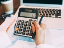 ΑΑΔΕ: Πάνω από 2,3 εκατ. οφειλέτες αντιμέτωποι με κατασχέσεις – Τι ισχύει για λογαριασμούς και εισοδήματα