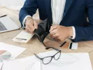 Τηλεφωνικό «σαφάρι» της ΑΑΔΕ για χρέη και χαμένες ρυθμίσεις
