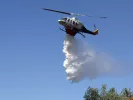 Οι κάτοικοι της περιοχής έλαβαν και μήνυμα από το 112 για να απομακρυνθούν.  «Δασική πυρκαγιά στην περιοχή Αμμόνι της Περιφερειακής Ενότητας Κορινθίας. Αν βρίσκεστε στην περιοχή απομακρυνθείτε μέσω οδού Κορίνθου Επιδαύρου προς Σοφικό», αναφέρει στο μήνυμα η Πολιτική Προστασία.