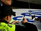 Πρόστιμο έως 100 ευρώ για όσους οδηγούν με σαγιονάρες; Τι ισχύει πραγματικά