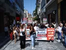 Απεργία σήμερα στο εμπόριο: Πλήθος εργαζομένων στη συγκέντρωση - «Η Κυριακή είναι αργία»