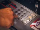 Ακατάσχετα επιδόματα: Ποια χρήματα προστατεύονται από την Εφορία
