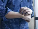 Δες γιατί τα κουνούπια σε έχουν βάλει στο μάτι: Τι βλέπουν πάνω σου και σε προτιμούν