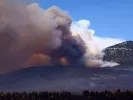 Φωτιά στη Δυτική Αττική: Συνεχίζονται οι αναζωπυρώσεις - Ηχεί το 112 για εκκενώσεις