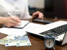 Εργαζόμενοι: Τα «έξτρα» που αυξάνουν τις αποδοχές πέρα από τον μισθό