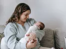 Άδεια μητρότητας: Περισσότερες μητέρες στο 9μηνο – Οι προϋποθέσεις και τα δικαιώματα