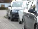 Πρόστιμα έως 1.500 ευρώ για όσους «κρατούν» πάρκινγκ με καρέκλες και καφάσια