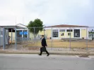 Στη διαδικασία παρίστανται δύο από τους συνολικά 36 κατηγορουμένους, ενώ σε ιδιαίτερα φορτισμένο κλίμα συνεχίζεται η κατάθεση του Δημήτρη Μπέζα, πατέρα της Φραντζέσκας Μπέζα