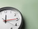 Αλλαγή ώρας 2026: Πότε κερδίζουμε μία ώρα ύπνου