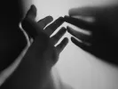 βία