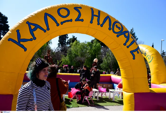 Μια εντυπωσιακή αποκριάτικη γιορτή για μικρούς και μεγάλους στο Ζάππειο, από τον δήμο Αθηναίων.