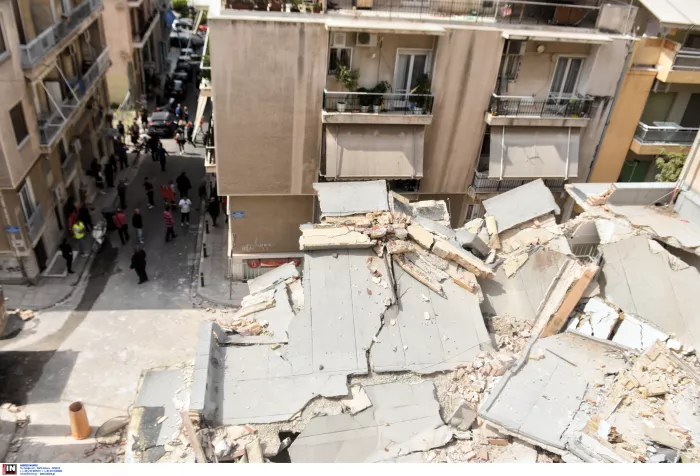 Πασαλιμάνι: Νεκρός 31χρονος αστυνομικός από κατάρρευση κτιρίου (βίντεο)