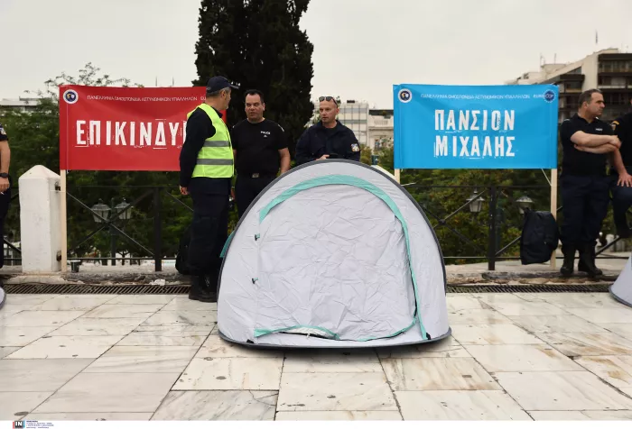 Αστυνομικοί διαμαρτύρονται στο Σύνταγμα