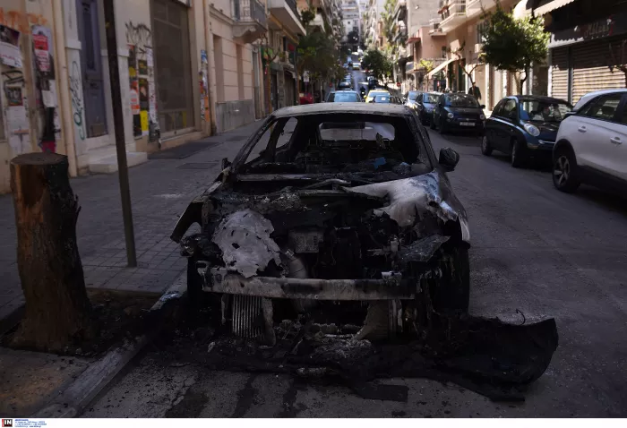 Νύχτα-κόλαση στα Εξάρχεια: Μολότοφ, φωτιές και 72 προσαγωγές