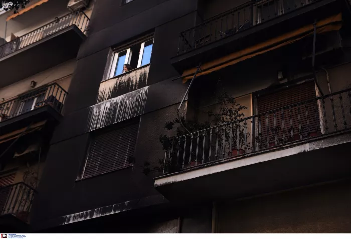 Νύχτα-κόλαση στα Εξάρχεια: Μολότοφ, φωτιές και 72 προσαγωγές