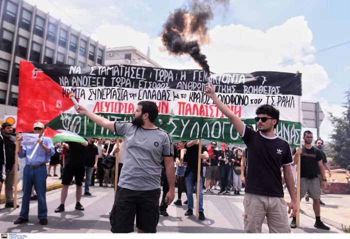 Γενοκτονία στην Παλαιστίνη: Τεράστια πορεία προς την ισραηλινή πρεσβεία - Χιλιάδες διαδηλωτές (εικόνες)