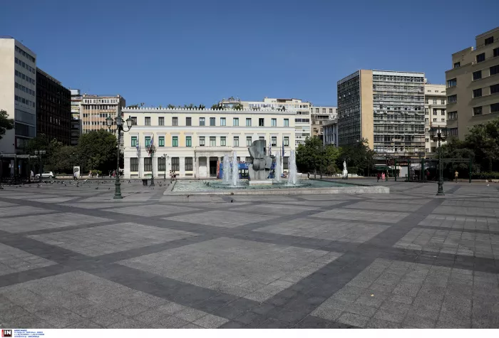 Η Αθήνα ερήμωσε: Εικόνες από την άδεια πόλη τον Δεκαπενταύγουστο
