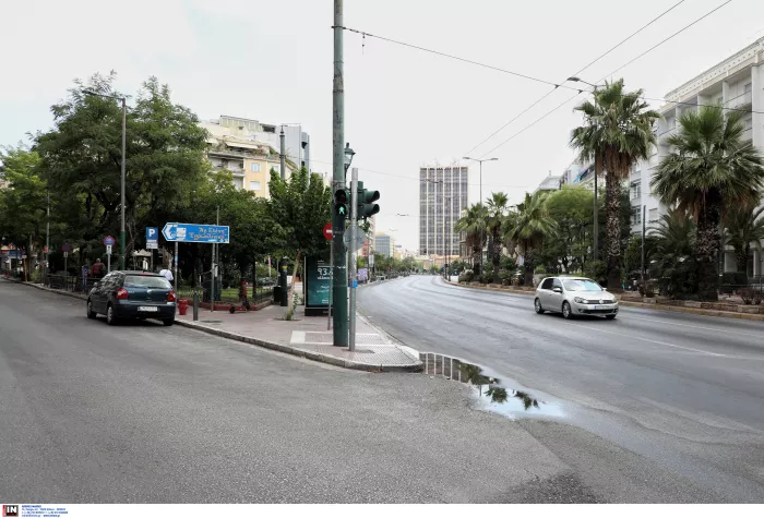Η Αθήνα ερήμωσε: Εικόνες από την άδεια πόλη τον Δεκαπενταύγουστο