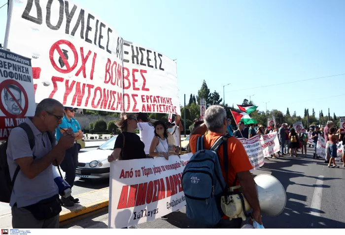 Απεργία ΑΔΕΔΥ: Σε εξέλιξη η συγκέντρωση στο Σύνταγμα (εικόνες)