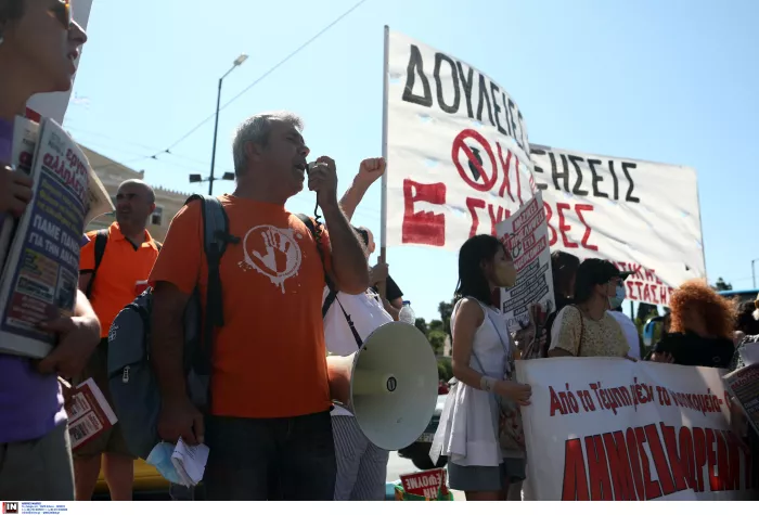 Απεργία ΑΔΕΔΥ: Σε εξέλιξη η συγκέντρωση στο Σύνταγμα (εικόνες)