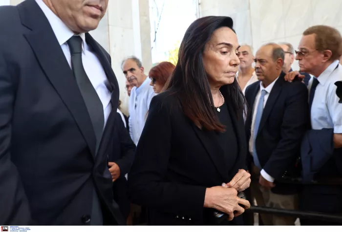 Σε κλίμα οδύνης το τελευταίο «αντίο» στην κόρη του Αντώνη Σαμαρά, Λένα