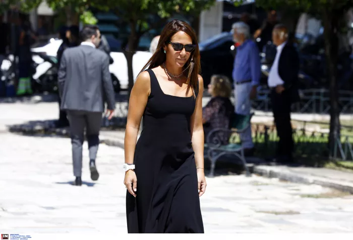 Σε κλίμα οδύνης το τελευταίο «αντίο» στην κόρη του Αντώνη Σαμαρά, Λένα