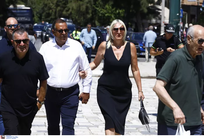 Σε κλίμα οδύνης το τελευταίο «αντίο» στην κόρη του Αντώνη Σαμαρά, Λένα